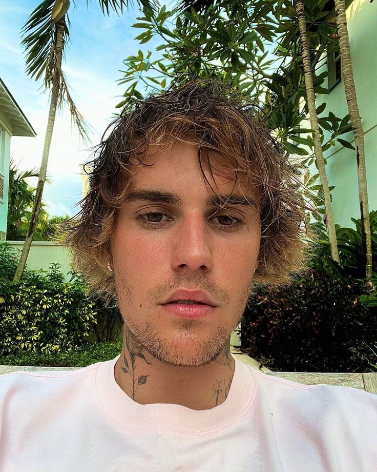 JUSTIN BIEBER