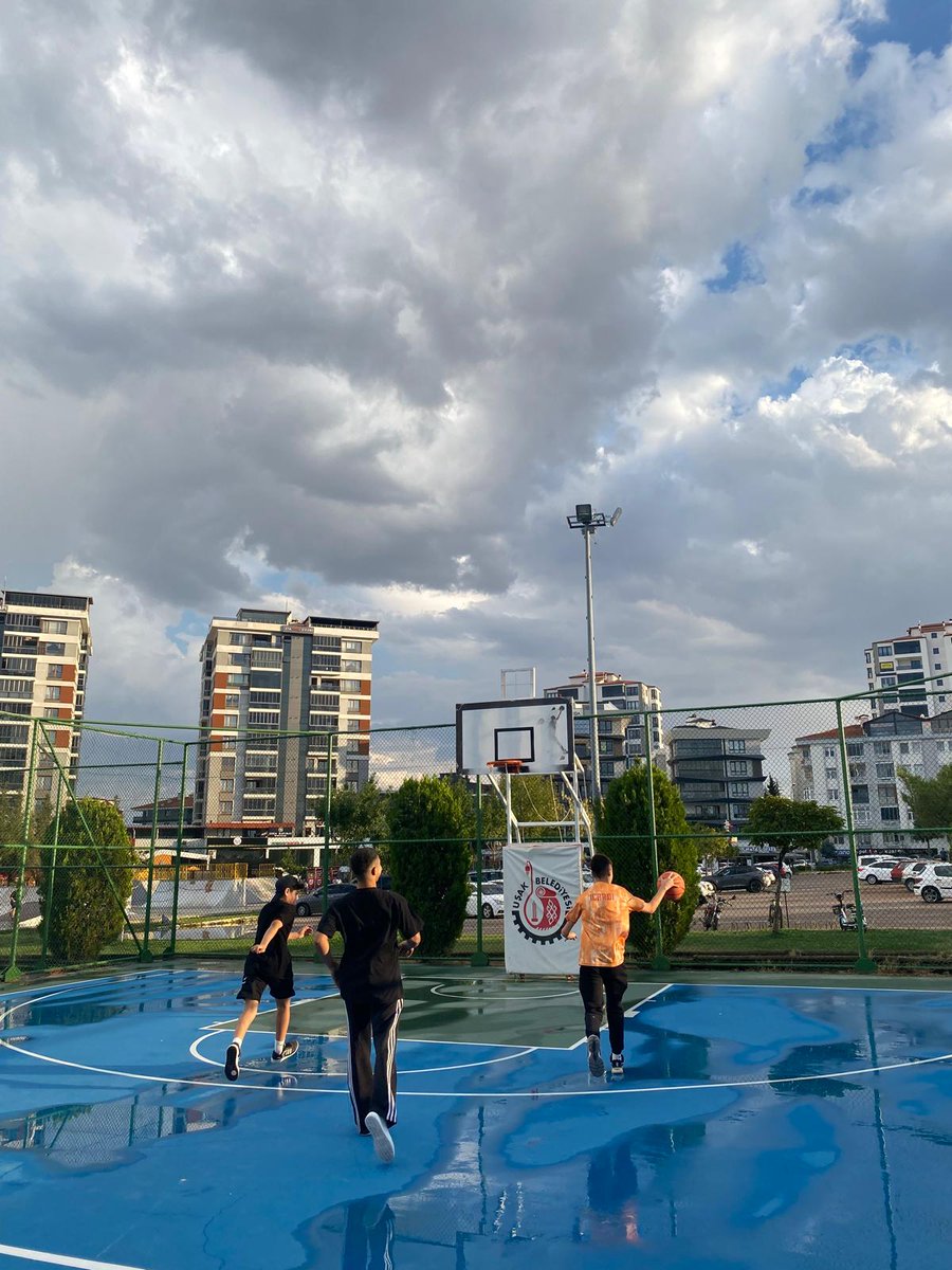 usakulkuocaklar's tweet photo. Ülkü Ocakları Uşak İl Başkanlığımız koordinesinde;

Ortaöğretim Birimimizde ki genç kardeşlerimiz için  “Şehit Cengiz Baktemur Ortaöğretim Yaz Gelişim Programı" kapsamında voleybol, basketbol ve yüzme etkinliklerini gerçekleştirdik. https://t.co/2Hjp0ZRAv0