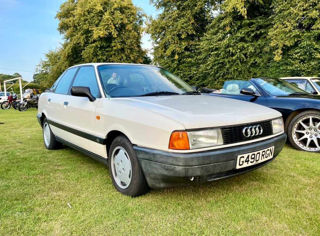 judith_sheen's tweet photo. A glorious summerโs evening at #Wilcot Classics on the Green! Lots to see - a couple may be familiar! https://t.co/cIhxTGZ4Wi