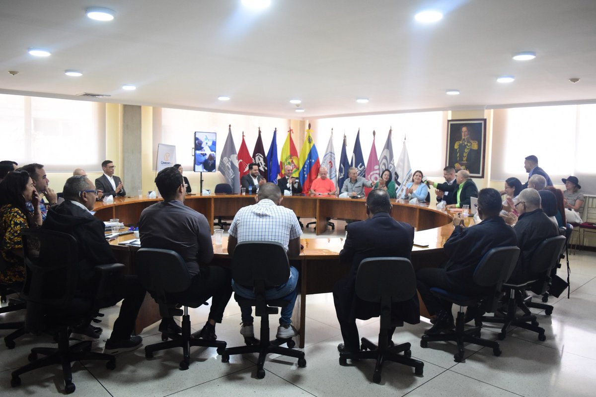 Juramentación de la nueva junta directiva de #Cavecom