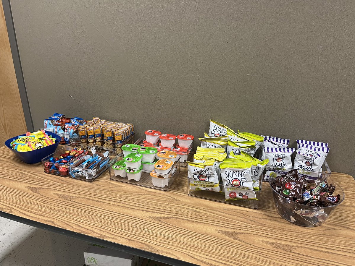Thx for stocking the lounge for us <a href="/DovePTA1/">Dove PTA</a> #DESisBest! <a href="/GCISD/">Grapevine-Colleyville ISD</a> what a kind gesture!