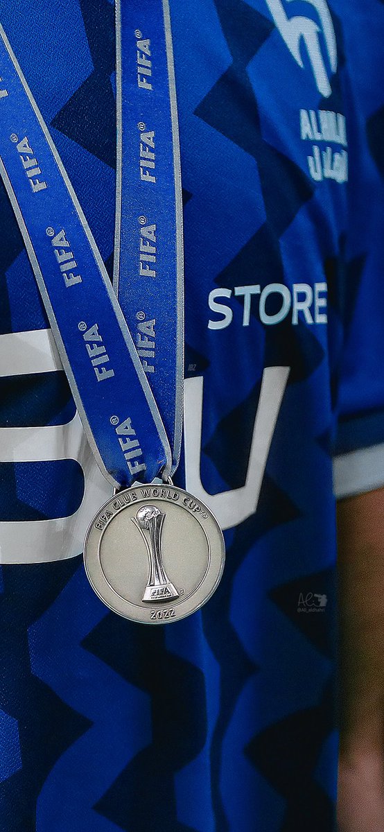 أن لم تتم المحافظة على الهلال 
ودعمه ليكون بقدر الاهداف التي تكبر معه سنويا
فلا داعي أن نطالب انديتنا بالنجاح خارجيا 

في قرار تقليص القوائم الهلال النادي الوحيد الذي شعر بسلبية القرار ، فهذا القرار يجلعه مجبور على بيع نجوم مثل سلمان و عقد فقيهي و عدم التجديد لـ صالح و اعارة