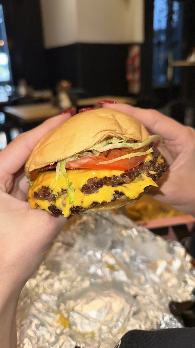 Me había olvidado la existencia de esta cuenta asique les voy a dejar una foto tentadora a ver que pasa 

Es una Lula (o elegante) que lanzamos junto con Voraz