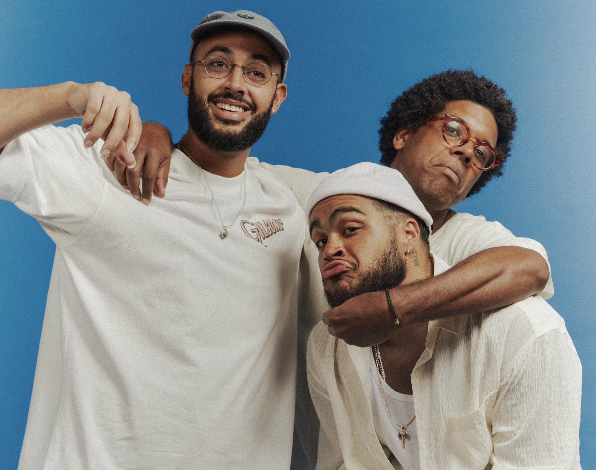 #Agenda - Os Gilsons estão rodando o Brasil com a “sessão final” da disputada turnê “Pra Gente Acordar”. A tour tem passagem confirmada por Porto Alegre, no Auditório Araújo Vianna, no dia 26 de outubro. supertransado.com.br/site/artigos/n…