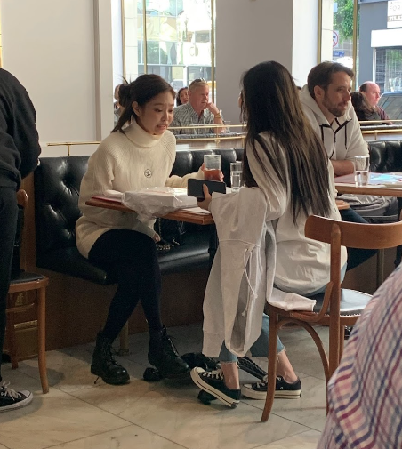 Back in 2019, BLACKPINK's Jennie and Red Velvet's Irene went dining out together, and fought over the bill.

- Irene later revealed that Jennie paid.