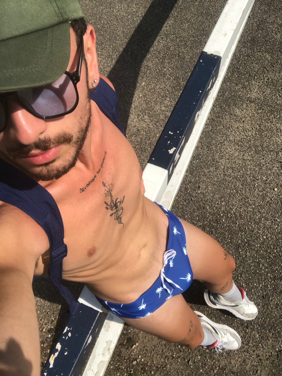 Robertsimandros's tweet photo. Yandık yine (Hollanda 25 derece oldu)😂🔥🔥🔥 https://t.co/ef9wZWnoux