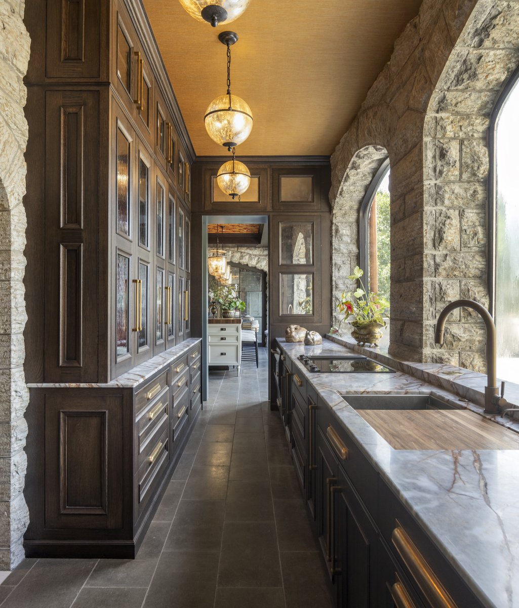 CrystalCabinets's tweet photo. Crystal Cabinets Fit for a Castle!
Crystal’s cabinets were chosen for the dramatic, grand remodel of the historic Pillsbury Castle, located in St. Paul, MN. Explore and learn more about this historic home and transformation. @spacecrafting  https://t.co/fEMaXtBbeB https://t.co/4ZmmGEjta7