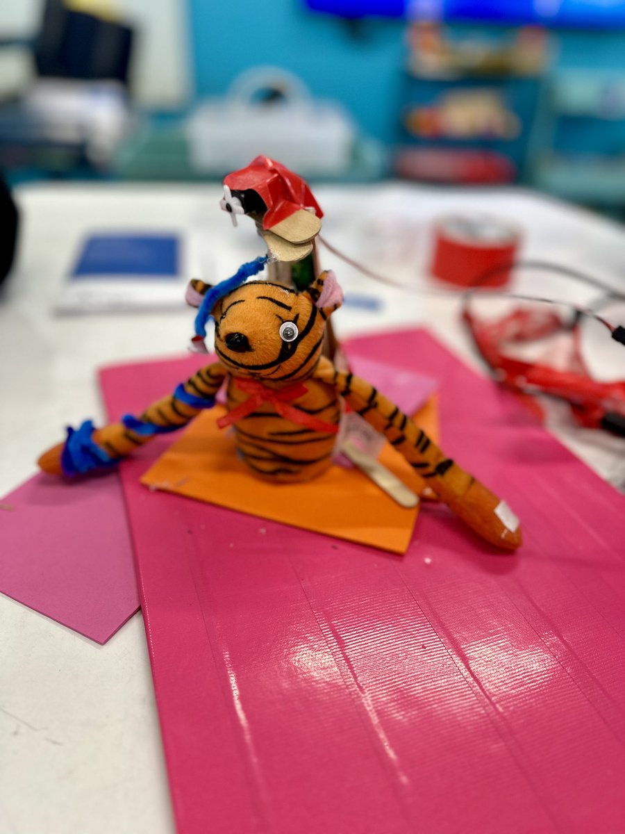 At the Future Ready Lab, we learn engineering skills just like <a href="/qualcomm/">Qualcomm</a> engineers to make an #InternetOfThings inspired invention! Great job to Pioneer students on your creativity! 
#IoT #EmpowerTheFuture #thinkabitlab <a href="/pathwayspusd/">Porterville Pathways</a> #cst150