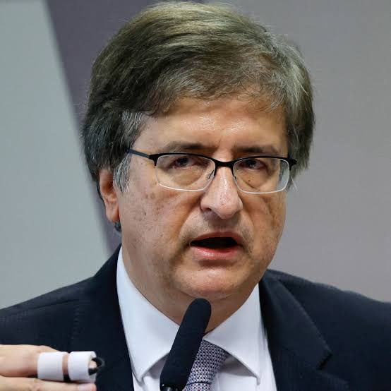 Ei Gonet <a href="/MPF_PGR/">MPFederal</a>, faça-nos o favor de tirar a "bunda" de cima da denúncia do Inelegível, antes que seja tarde demais. Se já nao for tarde demais!