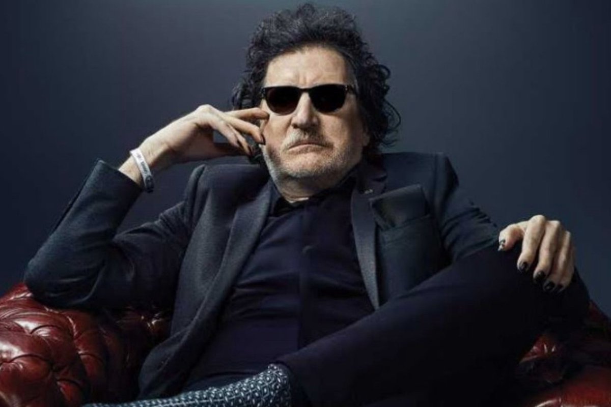 archivocharly's tweet photo. Charly García fotografiado para la promoción de “Bios: Vidas que Marcaron la Tuya” Acompañado de Julieta Venegas https://t.co/bb0YHSIA4p