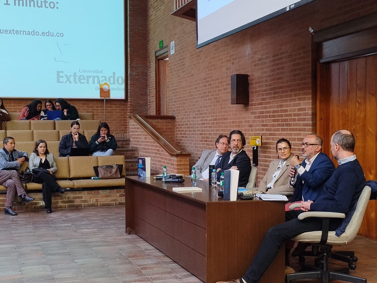 En <a href="/UExternado/">U.Externado</a> <a href="/FIGRIExternado/">Figriexternado</a> con <a href="/OrdonezGonzalo/">Gonzalo Ordonez-Matamoros</a> <a href="/Andrenoelroth1/">André-Noël Roth Deubel</a> <a href="/LinaMartinezQ/">Lina Martinez</a> y <a href="/sleyvabo/">Santiago Leyva</a> hablando de la enseñanza en políticas públicas