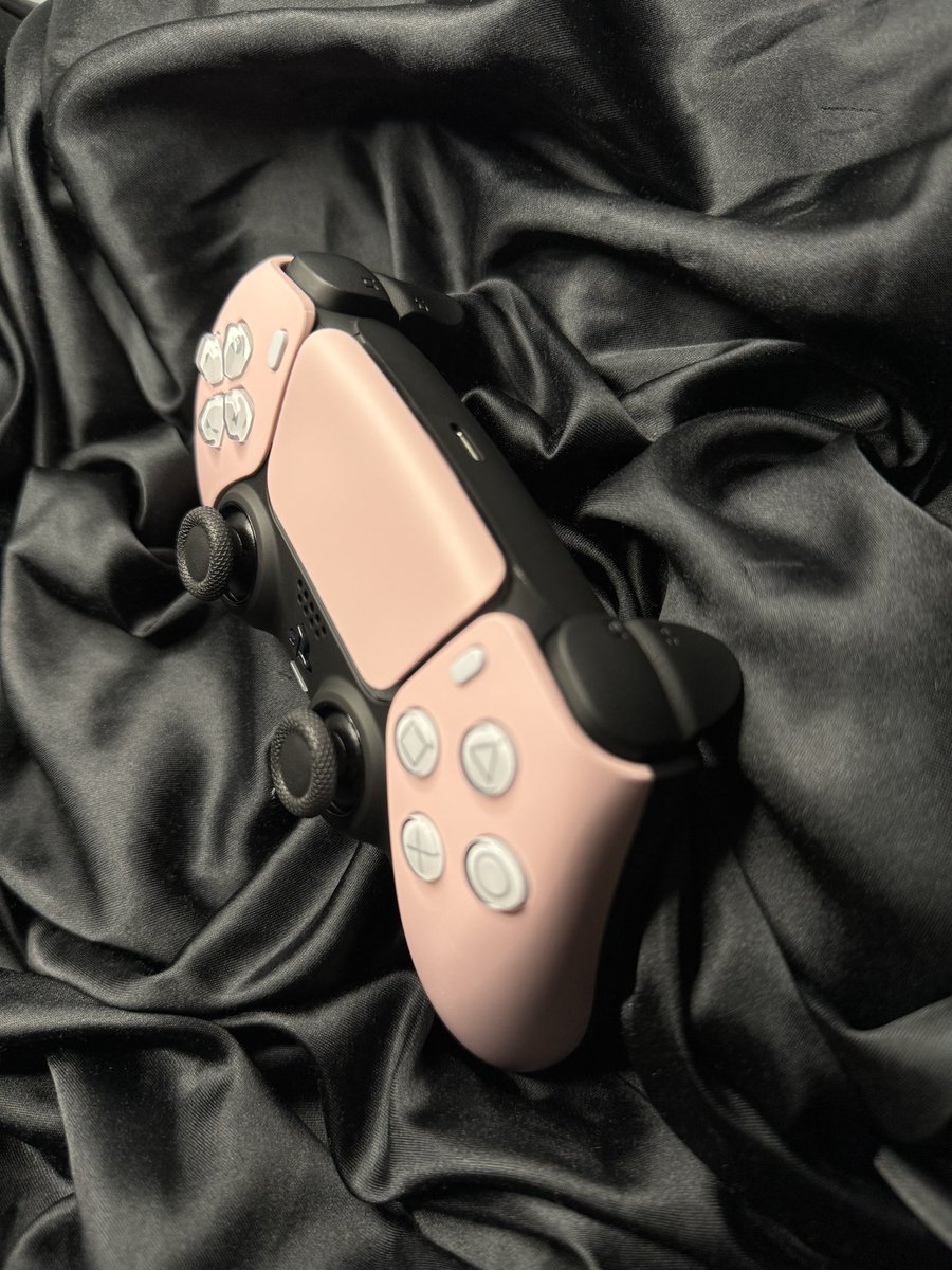 GetAGrip_Gaming's tweet image. Pink and black combo looking good. See what you can customize today! 

#getagripgaming #customcontroller #controller #ps #playstation #gaming #xbox #gamer #fortnite #fortniteclips #console #videogames #games #controllergang #r #xboxone #game #pc #twitch #gamers #fortnitecommunity…