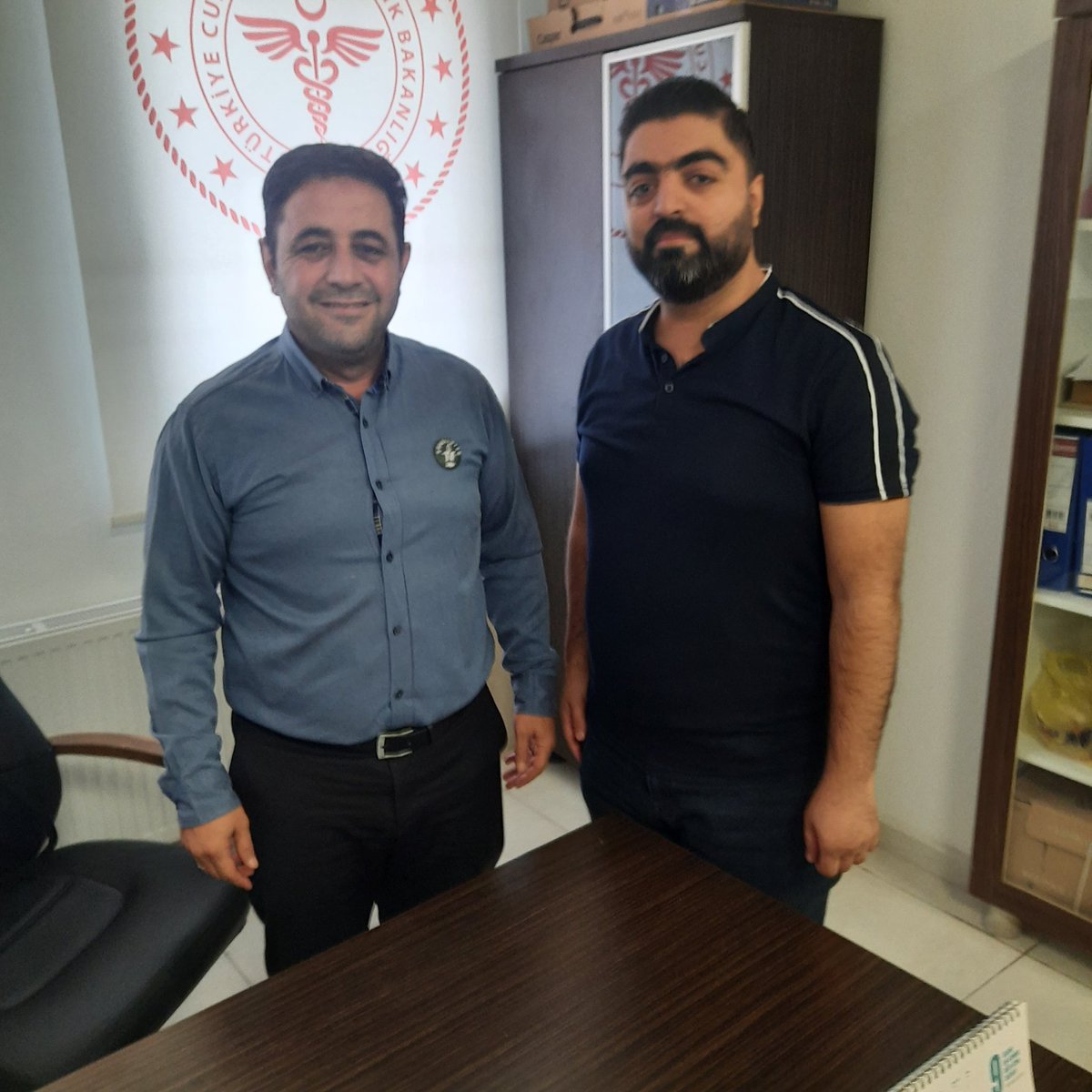 temamardin's tweet photo. Mardin İSM Halk Sağlığı Hizmetleri Başkan yardımcılığına atanan Sn. Fatih Gümüş'e hayırlı olsun ziyareti gerçekleştirilerek çeşitli hediyeler takdim edilmiştir. Etkinliğe Artuklu İS Ömer Babaoğlu ve Doğa Gönüllüsü Dr. Muhammed Turgut katılım göstermişlerdir. https://t.co/np2hYRpvas