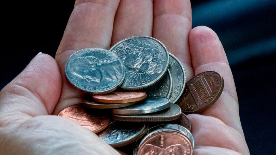 LazyPipe's tweet image. Anyone else remember at the start of Covid where they said there was a national shortage of change?

#memoryhole