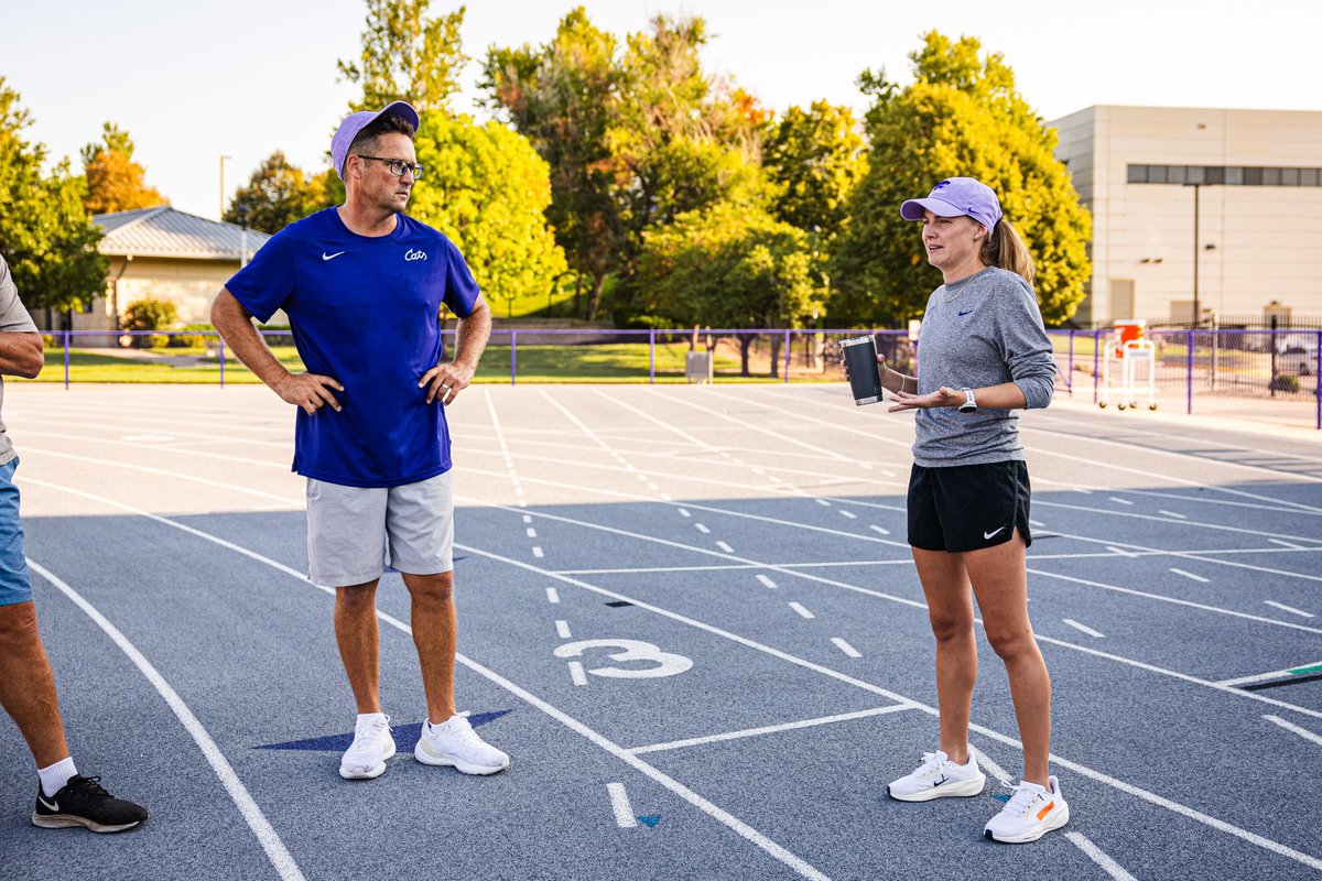 KStateTFXC's tweet photo. XC in her blood 

Enjoy a Q &amp; A with new head cross country coach @KateBucknam and D. Scott Fritchen in today’s edition of 𝑺𝒑𝒐𝒓𝒕𝒔 𝑬𝒙𝒕𝒓𝒂. 

📝 https://t.co/BM35PKOUQ2 https://t.co/eACMrwJvXH