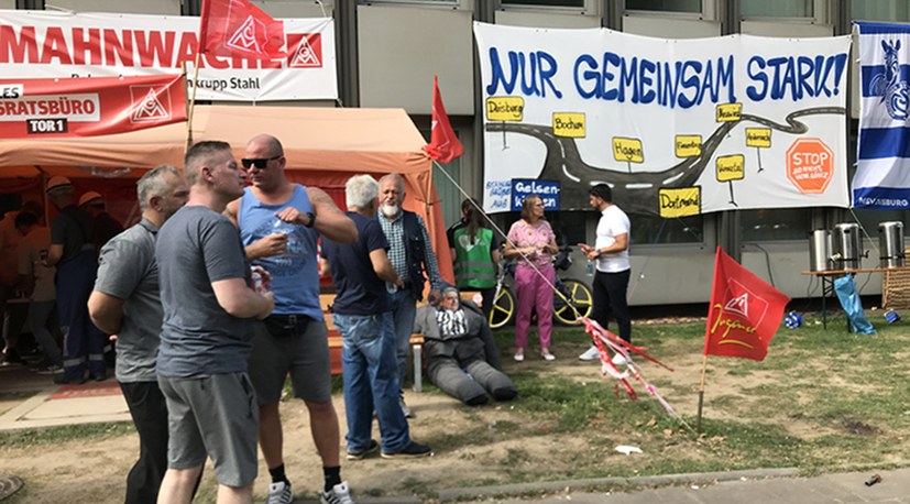 rotefahnenews's tweet photo. #ThyssenKrupp: Lopez und Russwurm machen ernst - wir auch!
Lopez und Russwurm wollen ihre Kahlschlagspläne zur Halbierung der Belegschaft, zur Stilllegung von Anlagen, Verkauf und Schließung von Standorten auf Biegen und Brechen durchsetzen. #tkse
https://t.co/LWWsd6xrDn https://t.co/iDUAyeksj9