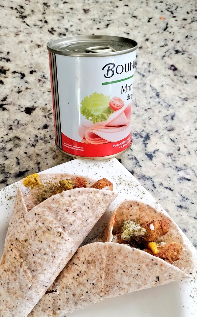 Los comegorgojos somos creativos hasta para preparar un tentempié. Miren como hice la mortadela que viene en el #CLAP, rebosada con la harina que también viene en la bolsa. Quedó muy bueno este plato, espectacular, se los recomiendo.