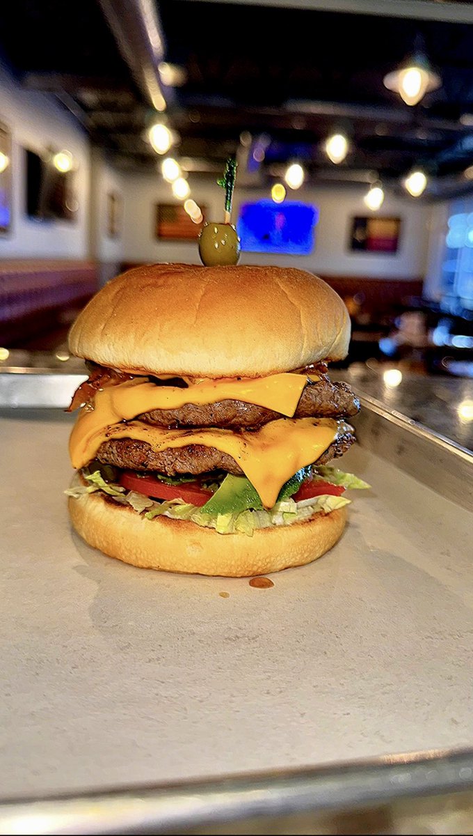 Stacked to perfection and dripping with flavor, our double cheeseburger is your next obsession. 🍔 Ready to take a bite? #eatoliveburger #oliveburger #burger #doublecheeseburger #halalfood #burgerlover #richardsontx #planotx #friscotx #dallasfoodie #burgerlover