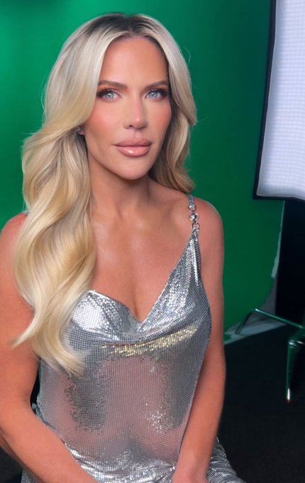 She is like a hybrid of both Gretchen &amp; Lauri! 💖 #RHOC https://t.co/THjEgfz9qg<a href="/tag/rhoc"class="tags"><span>#rhoc</span></a>