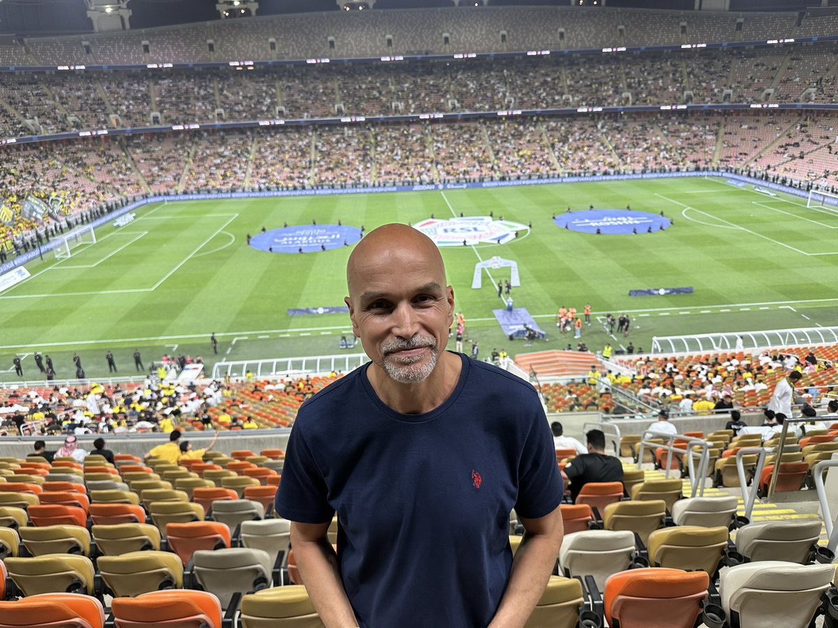 NEHAD___M's tweet photo. سعيد بحضور اول مبارة فريق قلبي 💛🖤 #الاتحاد . كان مستحيل أغيب عن تدشين مسار الانتصارات في عقر دارنا و الذي سيقودنا إلى بطولة الدوري هذه السنة ! العناصر 🇫🇷 ستصنع الفارق هذه الليلة 🤲. بالتوفيق للنمور 🐅
#الاتحاد_التعاون 
#دوري_روشن_السعودي https://t.co/0SB27ooFW1