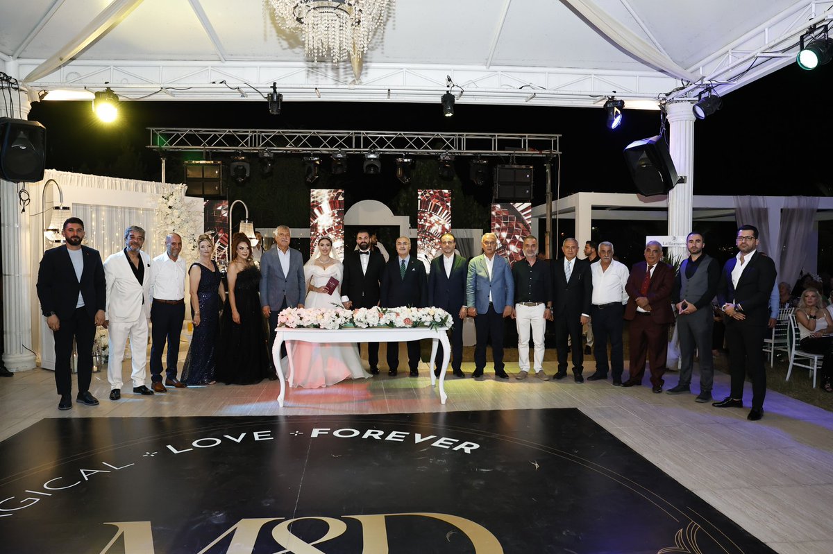 Valimiz Sayın <a href="/yskosger/">Yavuz Selim KÖŞGER</a>, Çukurova Gazeteciler Cemiyeti Başkan Yardımcısı Dilek Akın’ın kızının nikah törenine katıldı.
Çiftin nikah şahitliğini yapan Sayın Valimiz, Mine Akın ve Doğukan Çevik çiftine bir ömür boyu mutluluklar diledi.