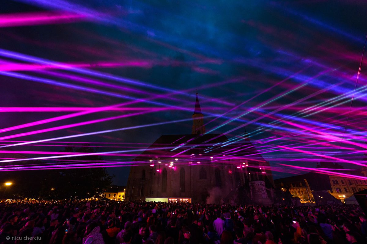 Fireworks are steadily becoming history in #ClujNapoca while drones are becoming “the new normality”.

We decided to implement a new policy regarding the public events organized in Cluj-Napoca City and have already started to implement it in the past years: replacing the