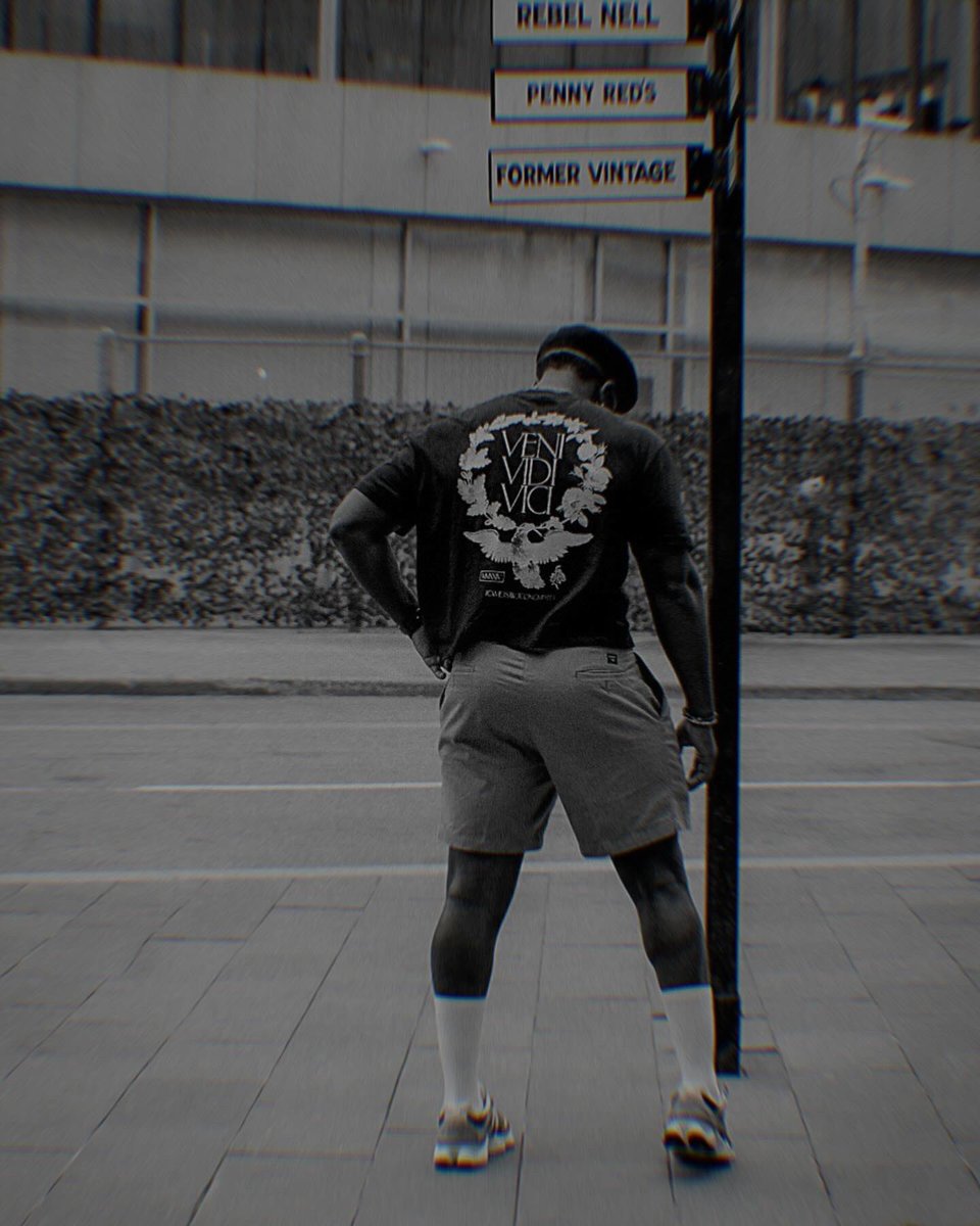 blackjuew's tweet photo. Play me Craig David, it’s Quarter to Friday https://t.co/p27F2Gm8p4