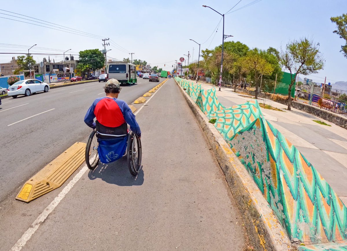 bitlamx's tweet photo. Personas con discapacidad o movilidad reducida en las ciclovías de #Tláhuac.

Hace falta infraestructura segura y de calidad además de educación para compartir calles y ciclovías.

#BiciTláhuac #Bitla #CiclistadeBarrio #BitlaMX #CiclistadeBarrio #MovilidadTláhuac #MovilidadCDMX https://t.co/Hxhyz12m0L