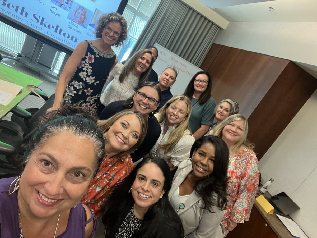 EL_is_Lit_rstutts tweet media