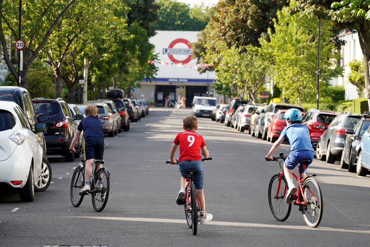 8 in 10 🇬🇧 people aged 55-64 regularly played outside their homes as a child.
 
Today less than 3 in 10 children are allowed to play outside.
