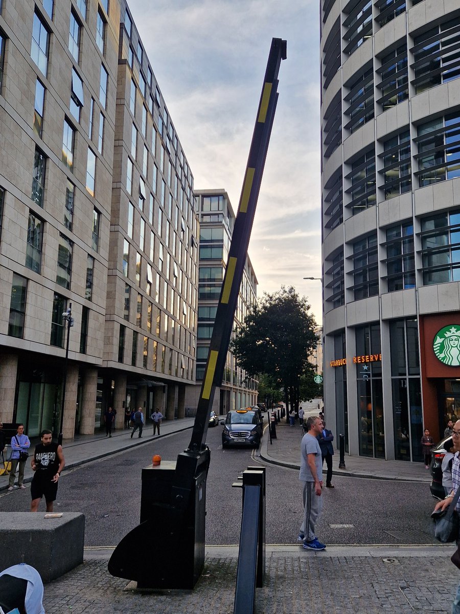 Please everybody, I don't know who he is, but give this man a shout out, he just saved a child's life across from the Tower of London on Tower Hill, after the child was raised up atop a road barrier and then fell into his arms. Absolute hero.
#London #TowerHill #TowerofLondon