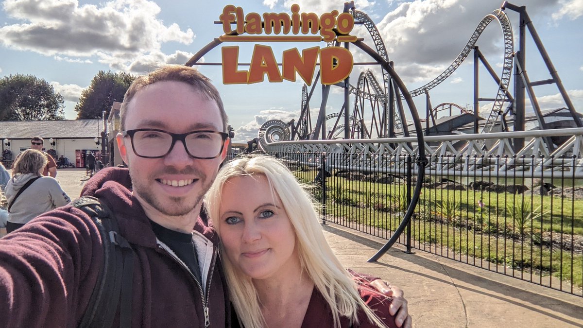 codetocoaster's tweet image. First visit to Flamingo Land was a success! Great to finally get on Sik, though a bit painful on the thighs through the rolls! Also, Hero is definitely not as bad as it's made out to be. We were prepared for the worst but it was fine! @flamingolanduk