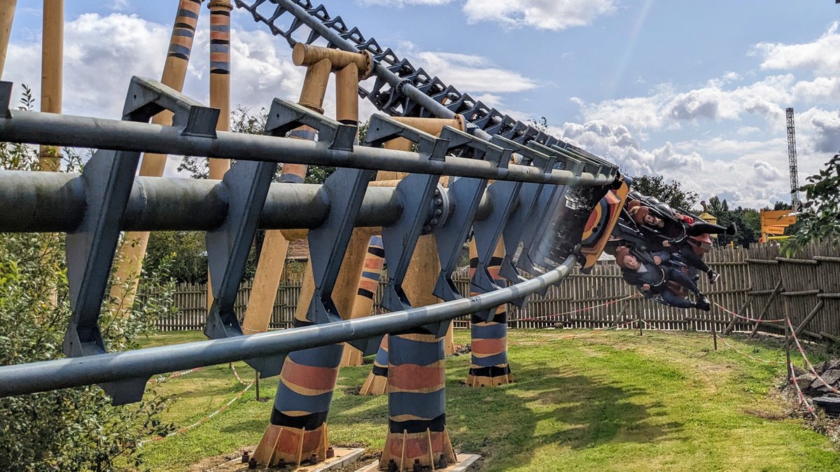 codetocoaster's tweet image. First visit to Flamingo Land was a success! Great to finally get on Sik, though a bit painful on the thighs through the rolls! Also, Hero is definitely not as bad as it's made out to be. We were prepared for the worst but it was fine! @flamingolanduk