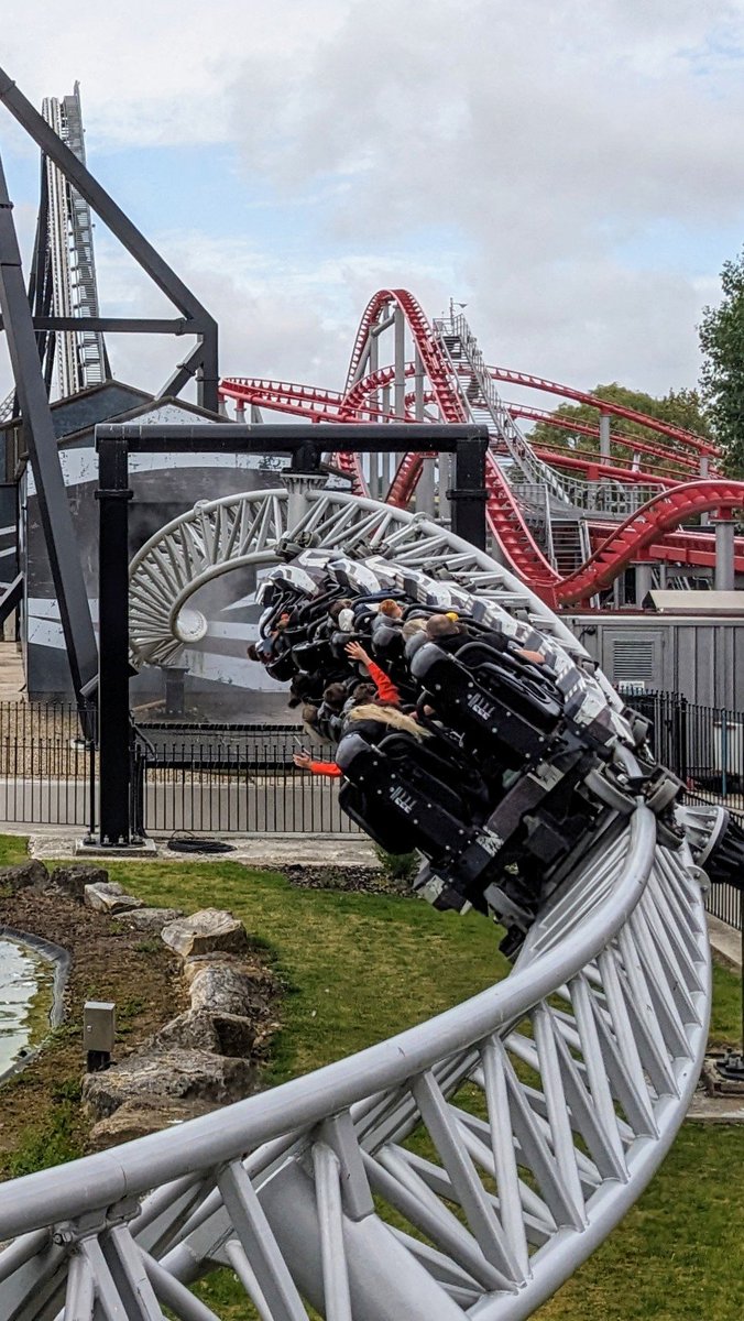 codetocoaster's tweet image. First visit to Flamingo Land was a success! Great to finally get on Sik, though a bit painful on the thighs through the rolls! Also, Hero is definitely not as bad as it's made out to be. We were prepared for the worst but it was fine! @flamingolanduk