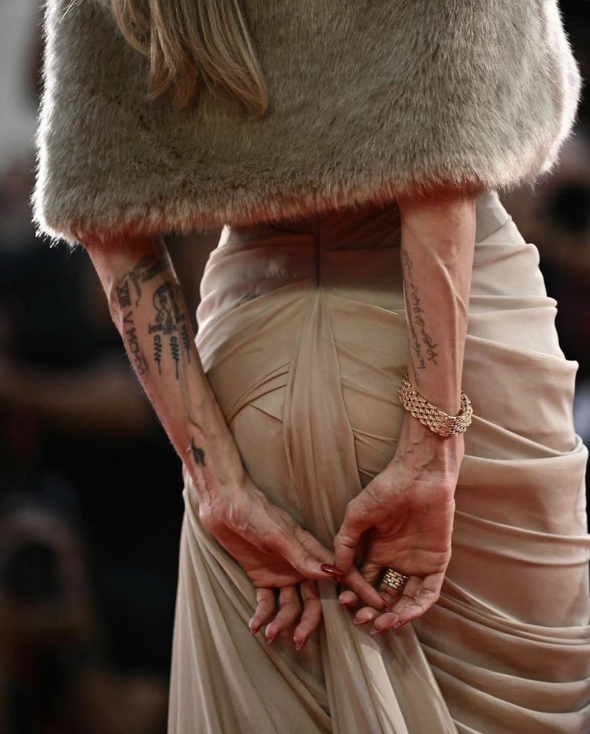 hadidjolie's tweet image. 