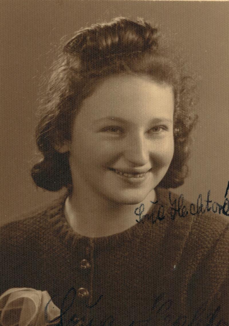 30 August 1925 | A Czech Jewish woman, Soňa Hechtová, was born in Příbram.

She was deported to #Auschwitz from #Theresienstadt ghetto on 6 September 1943. She did not survive.