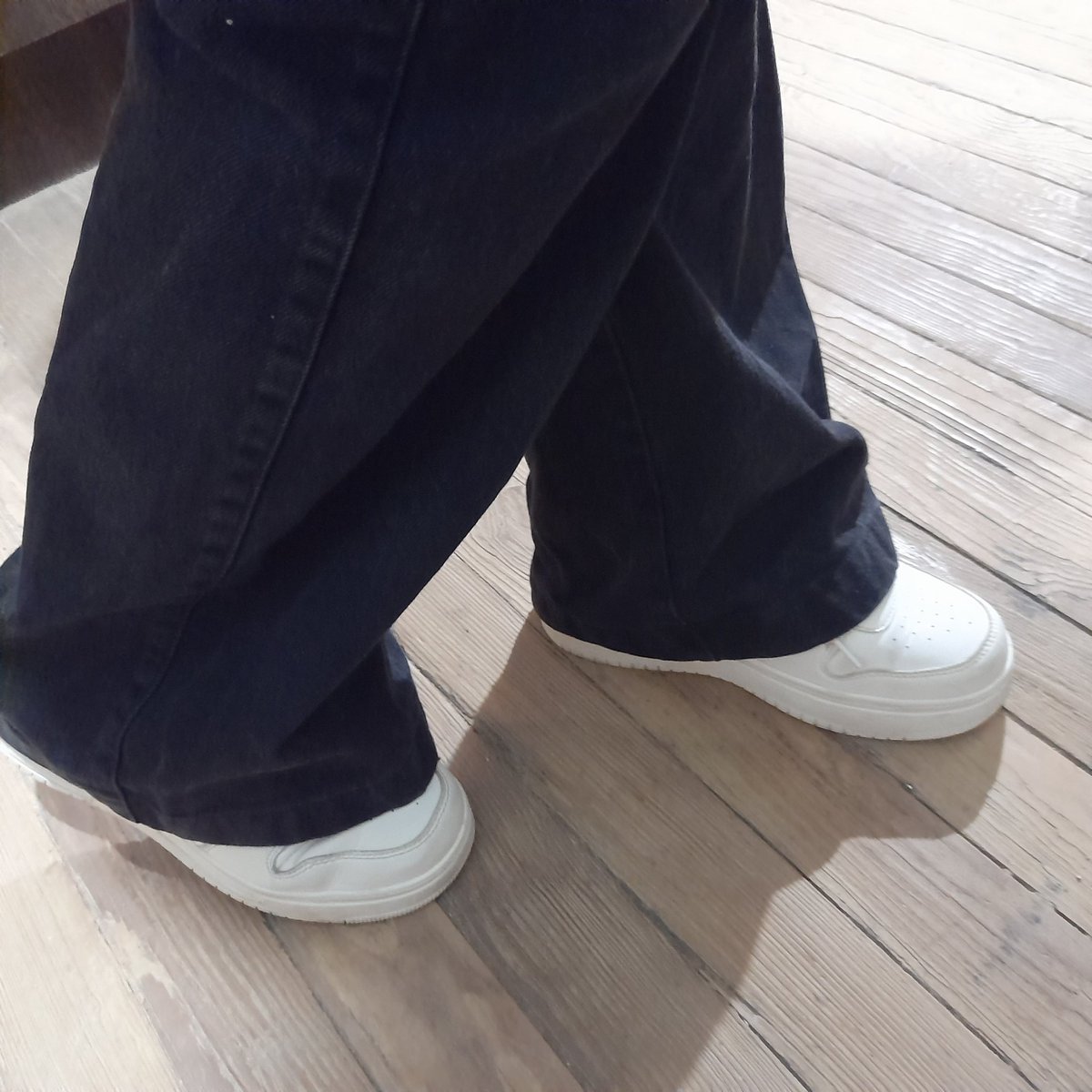 Te amo pantalones holgados ahora la gente de la calle no tiene que saber que tengo las piernas gordas