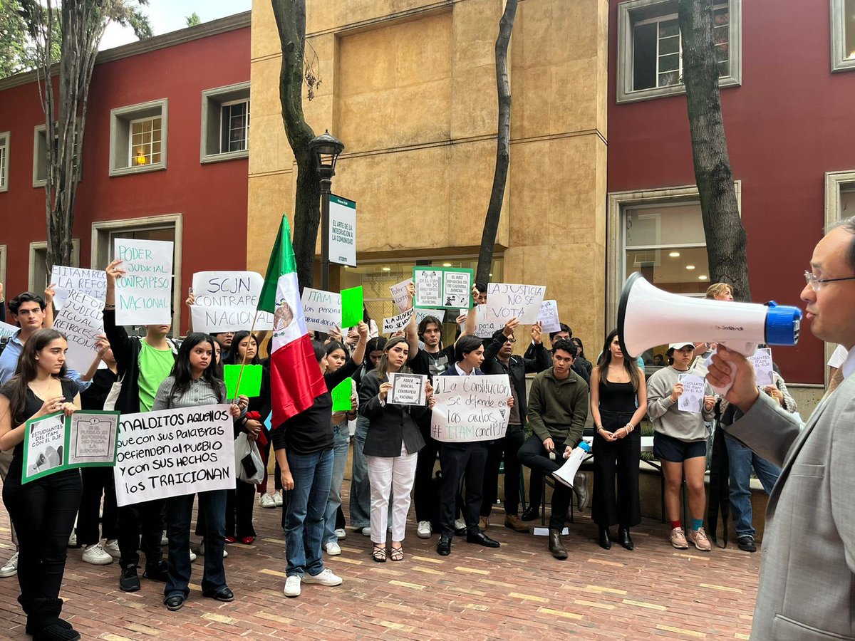 DiegoCrespiG's tweet photo. El día de hoy los estudiantes del @ITAM_mx nos posicionamos frontalmente contra la reforma al Poder Judicial de la Federación.

Los estudiantes nunca han estado del lado incorrecto de la historia. https://t.co/Z2sZL2Xlxg