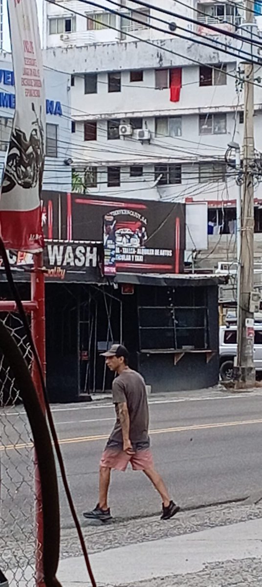 frobinsonpty's tweet image. Vecinos de Río Abajo y Parque Lefevre, este chico  Colombiano, es quien se está metiendo a las casas, ph, restaurantes, lava autos y talleres a robar se llama Jaferson.
Si lo ven tengan cuidado y espero @migracionpanama lo deporte.

Cuando lo vean cerca de su casa, es porque está…