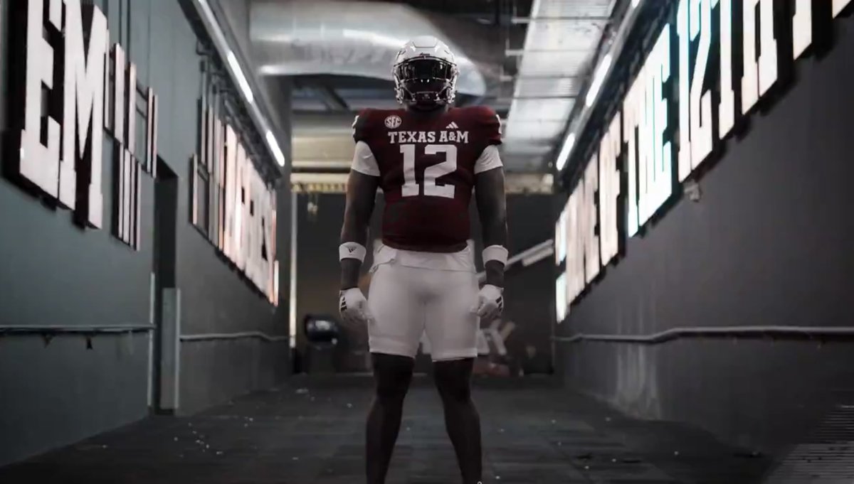 tengland_150's tweet photo. HOWDY 👀 

#GigEm https://t.co/ftc9PryPiY