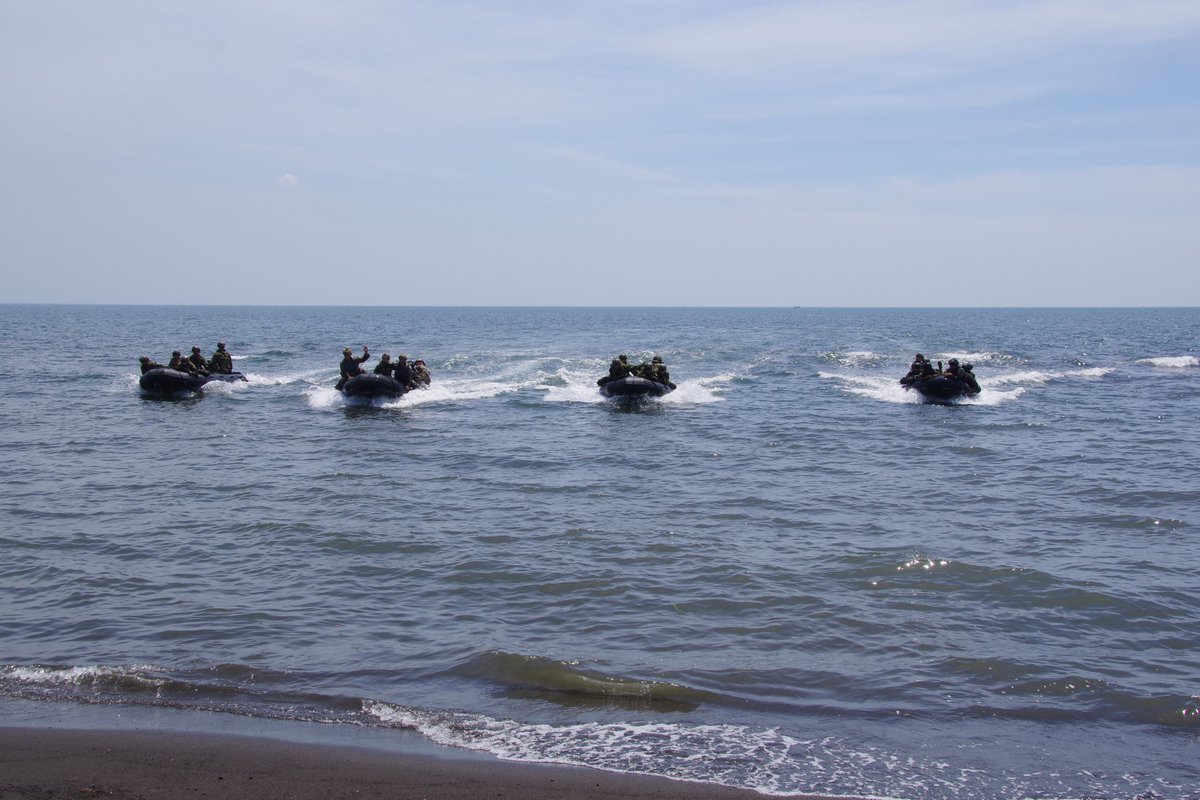 jgsdf_gcc_ardb's tweet photo. 【SGS24②】
#水陸機動団 は、インドネシア共和国において「令和6年度米尼軍等との実動訓練(スーパー・ガルーダ・シールド24)」に参加中です。同国バノンガンビーチにおいて、米尼軍とともに上陸訓練の予行を行いました。共同着上陸について調整・具体化を図るとともに、連携要領を確認しました。 https://t.co/gsraXWGaQP