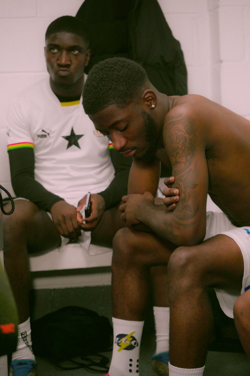 emzo🚶🏾 tweet media