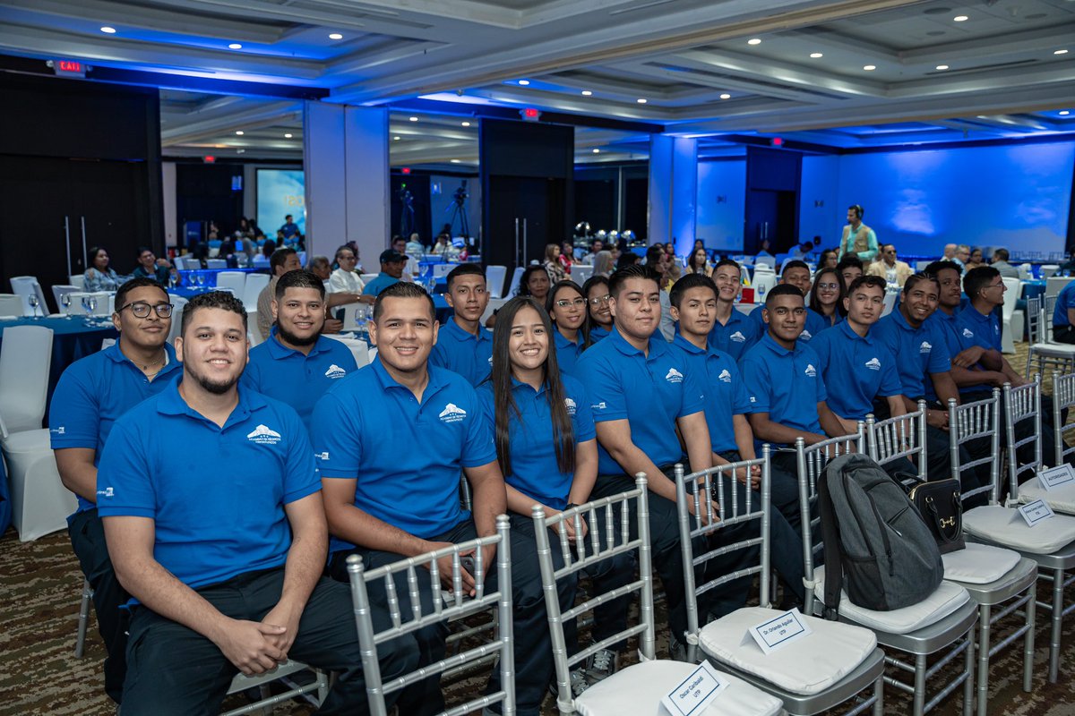 CopaAirlines's tweet photo. El día de hoy, graduamos una nueva promoción de 34 técnicos de mantenimiento aeronáutico panameños que se incorporarán al #CopaTeam . Desde nuestra fundación en 2014, hemos capacitado a más de 170 jóvenes, brindándoles una educación de alta calidad sin costo alguno. https://t.co/T3oNZnT7g6