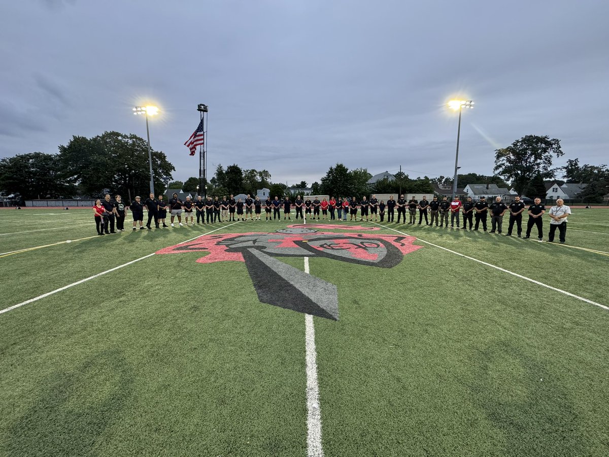 EPHSCrusaders's tweet image. Thank you Chief Foligno the EPPD and the EP emergency medical services 

Mike Wartel Director
of public safety @ EPPS 

Chief Ed Mierzejewshi 
Asst Chief Greg Thompson, 
1st Battalion Chief  Mike Jones, 
2nd Battalion Chief Tyler Lewinski and the Elmwood park fire dept