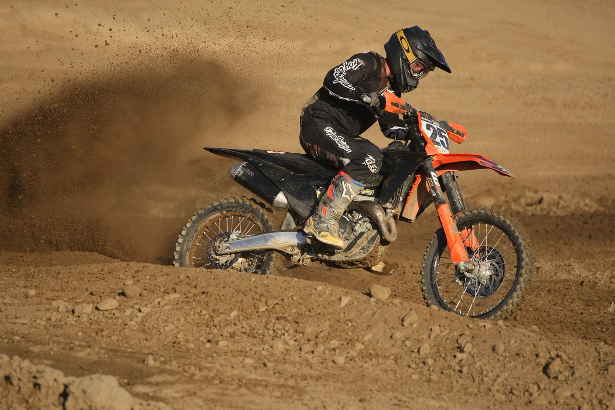 Perris on a Wednesday 
<a href="/perrisraceway/">Perris Raceway</a>