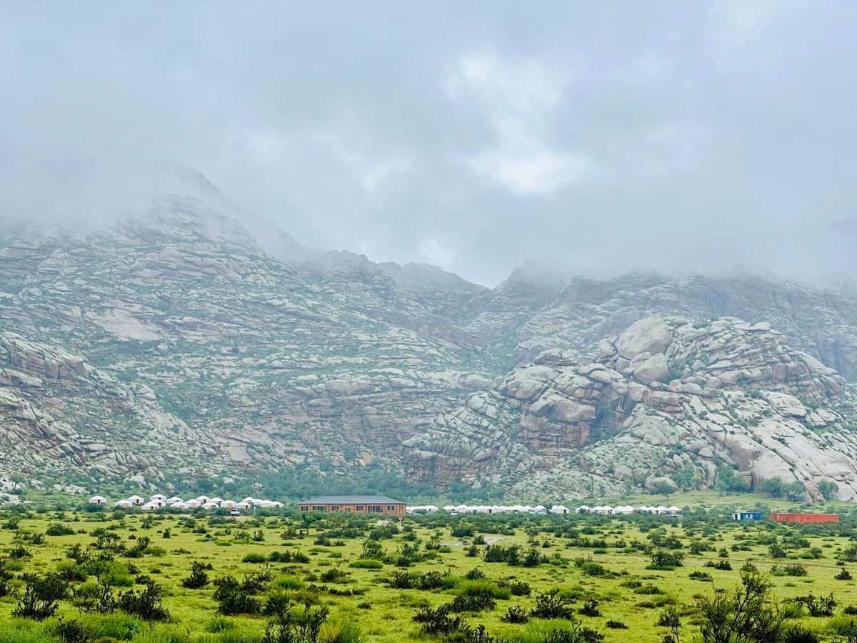 Намар болж цаанаа л нэг сэрүүхэн хонох боллоо 
Удахгүй буцах шу.уудын ганганаа сэтгэл бүүр үймрүүлнэ дээ