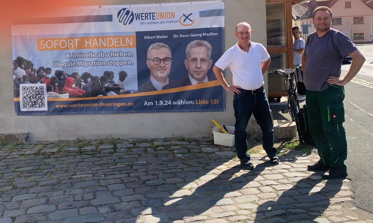 HGMaassen's tweet photo. Das Thomas-Dehler-Haus in #Sonneberg ist fest in der Hand der #WerteUnion. Die #Rostbratwürste im Oberlinder #Bratwursthäusla von Thomas Dehler sind die besten! https://t.co/GCIq1xw4Lr