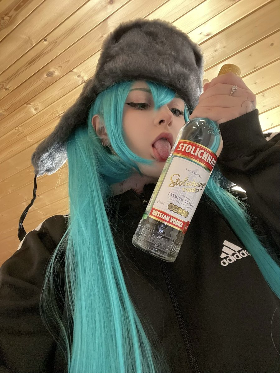 Slavic/russian Miku cosplay #mikuhatsune 
Wanna see the sexy version? https://t.co/RI2arGhoMS