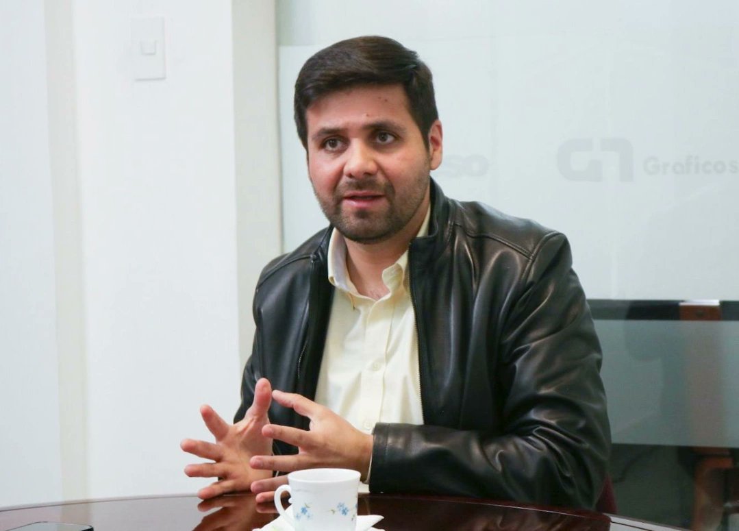 En <a href="/expresoec/">Diario Expreso</a> : Rompiendo barreras para construir un futuro mejor. Nuestra fórmula es única: <a href="/CristinaReyesec/">Cristina Reyes Hidalgo</a> y <a href="/yakuperezg/">Yaku Pérez Guartambel</a> Juntos demostramos que la unión es posible y que la política puede ser diferente. Es hora de dejar atrás las promesas vacías.
#SomosJuanIván #somoselcambio