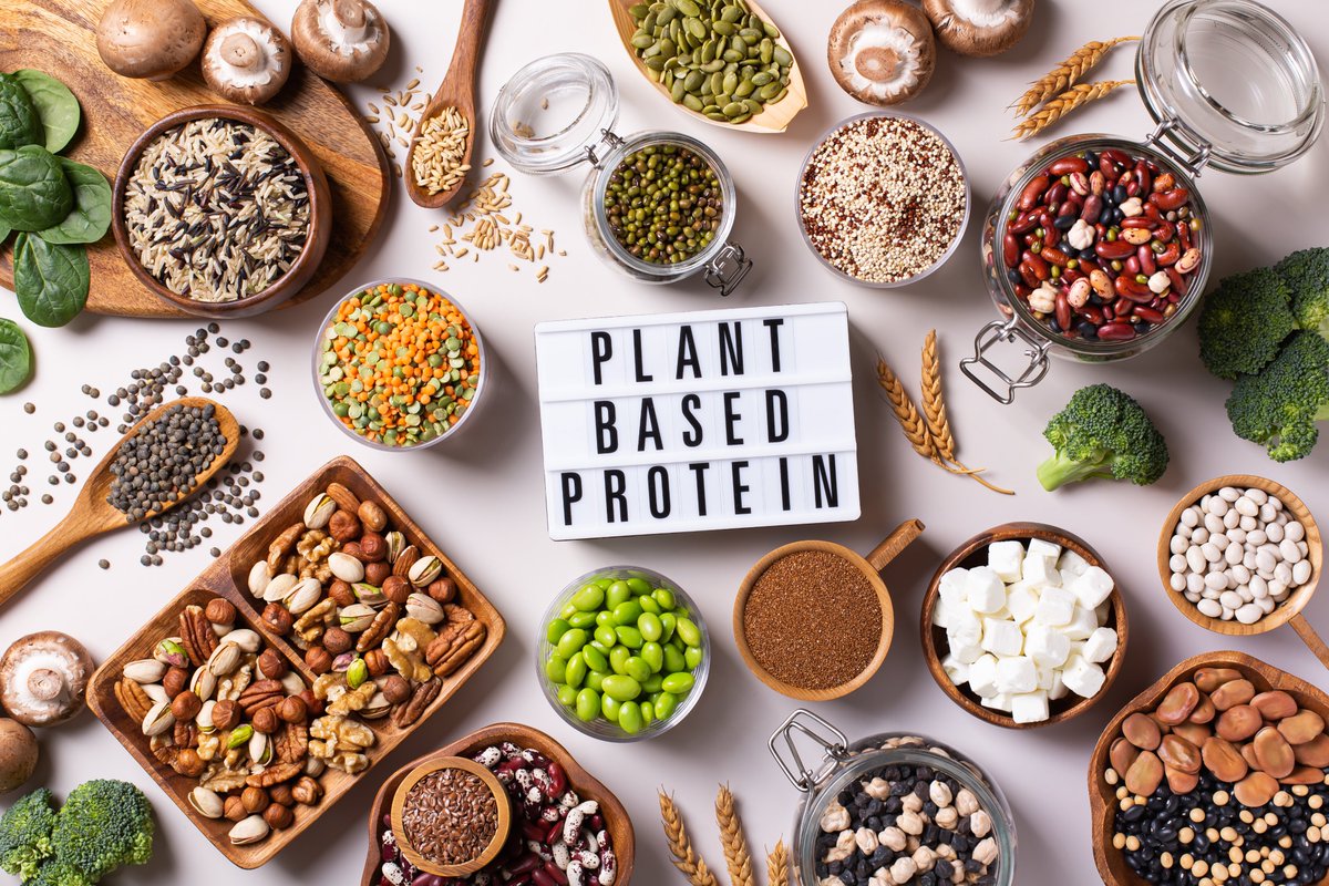 pvmpodcast's tweet photo. Who knew? Peas pack a protein punch just like chicken but come with extra fiber &amp; vitamins without the environmental toll. Ready to give peas a chance? 🌱🍽️ #PlantBased #SustainableEating https://t.co/MCeuDqZxkW